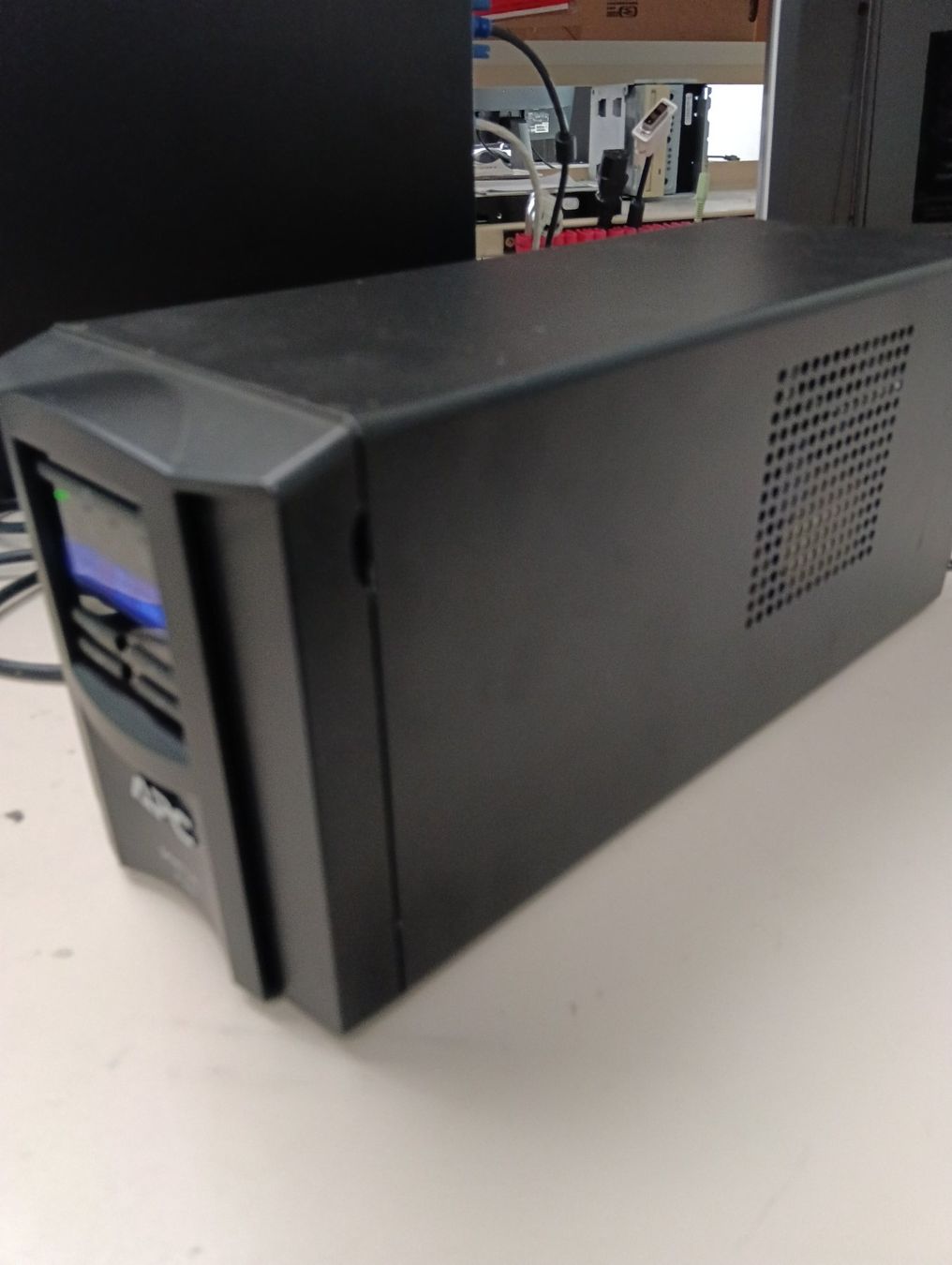 Apc Alimentazione elettrica: APC Smart UPS 750 USV – Usato da Grenchen venduto da Les3tilleuls 2