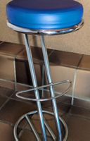 Barhocker mit blauem Sitz, Chromgestell - Top Zustand!