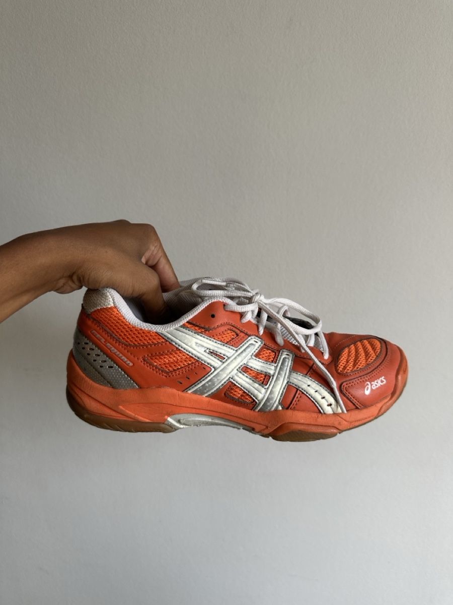 Asics Herrenschuhe: Chaussures Asics orange/argenté  – Gebraucht aus Yverdon-les-Bains von Laureetlargent