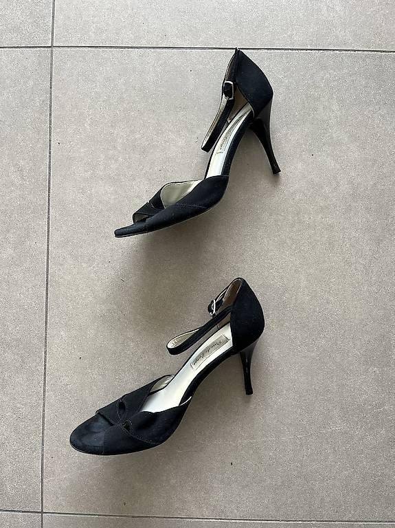 Scarpe da donna: Tanzschuhe schwarz Wildleder Grösse 40 – Usato da Zürich venduto da cel_cw9k 4