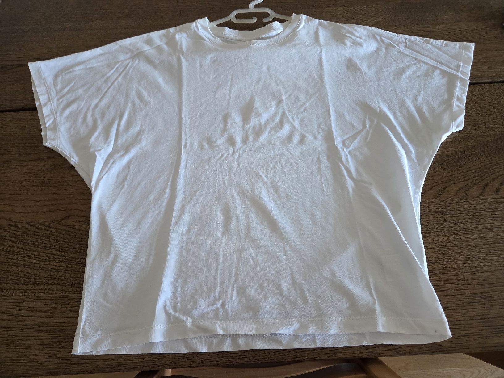 Uniqlo T-shirt: T-shirt blanc Uniqlo, taille M – Usato da Thonex venduto da shannon.tmm 1
