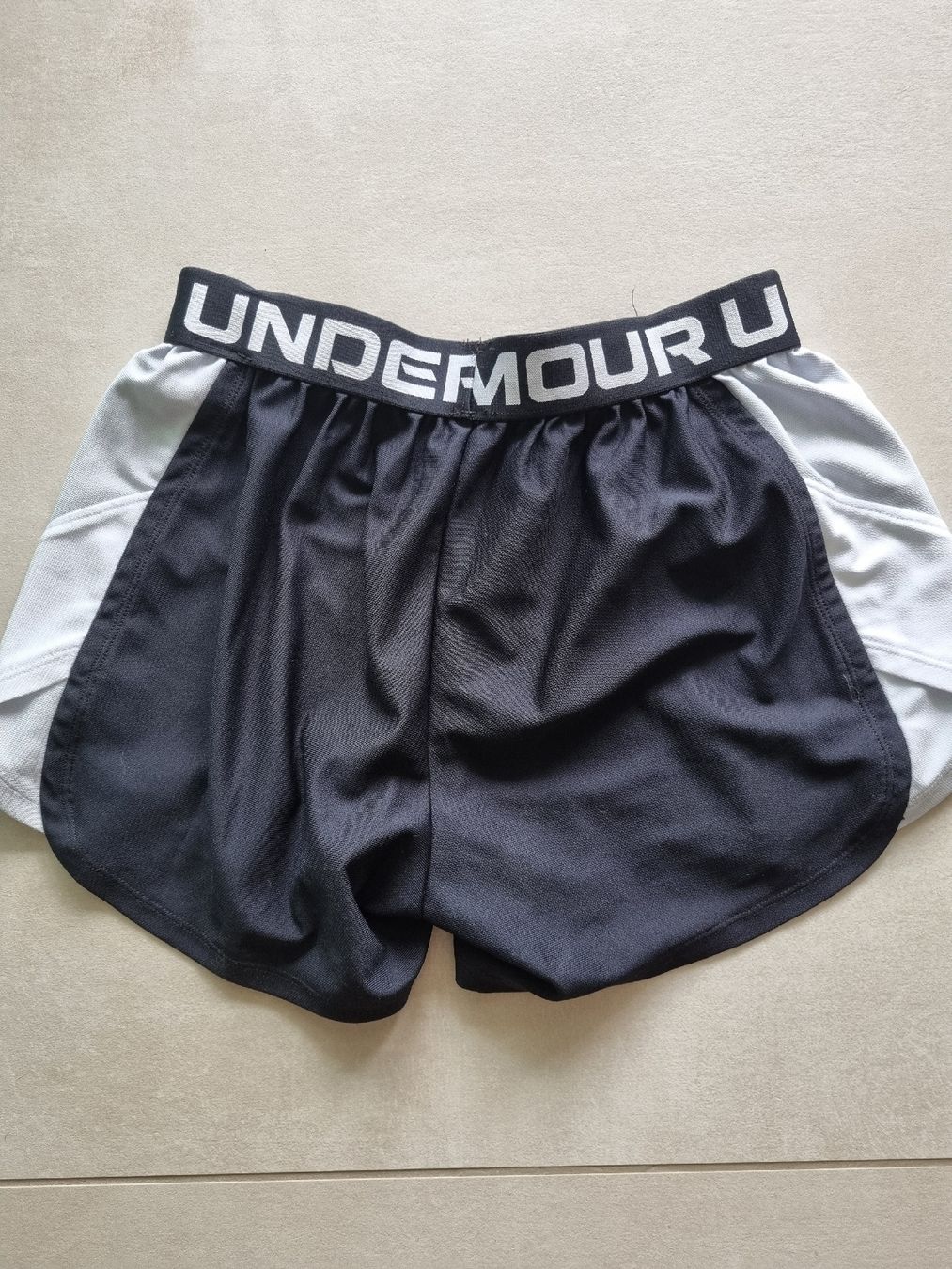 Under Armour Hosen: Under Armour Damen Shorts Sporthose – Gebraucht aus Bülach von cf96 1