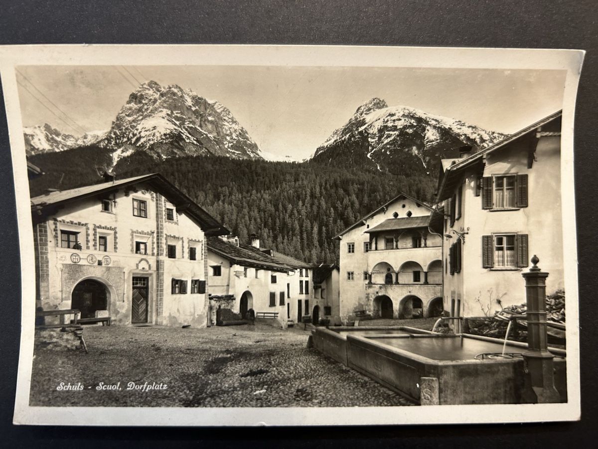 Ansichtskarten: Schuls-Scuol Dorfplatz – Gebraucht aus Fanas von Alessio11