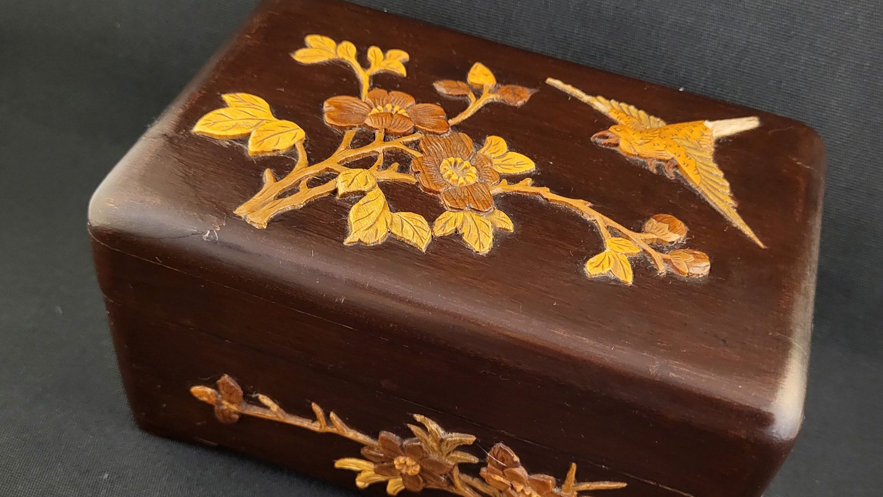 Barattoli: Holz-Schatulle mit Schnitzereien Vogel und Blumen – Usato da Basel venduto da spinne02 1