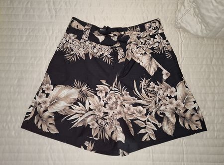 TWINSET Damen Shorts Grösse 34 Blumenmuster neuwertig 