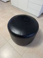 schwarzer Hocker; wahrscheinlich echt Leder