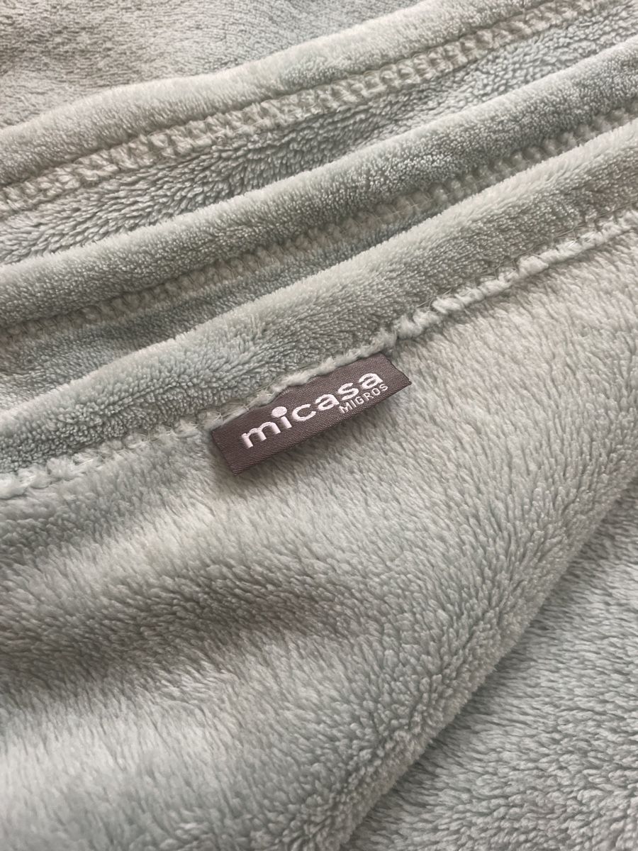 Micasa Couvertures: Cosy Light Green Micasa Blanket – Neuf (Voir description) à Genève par mon_x6bb 1
