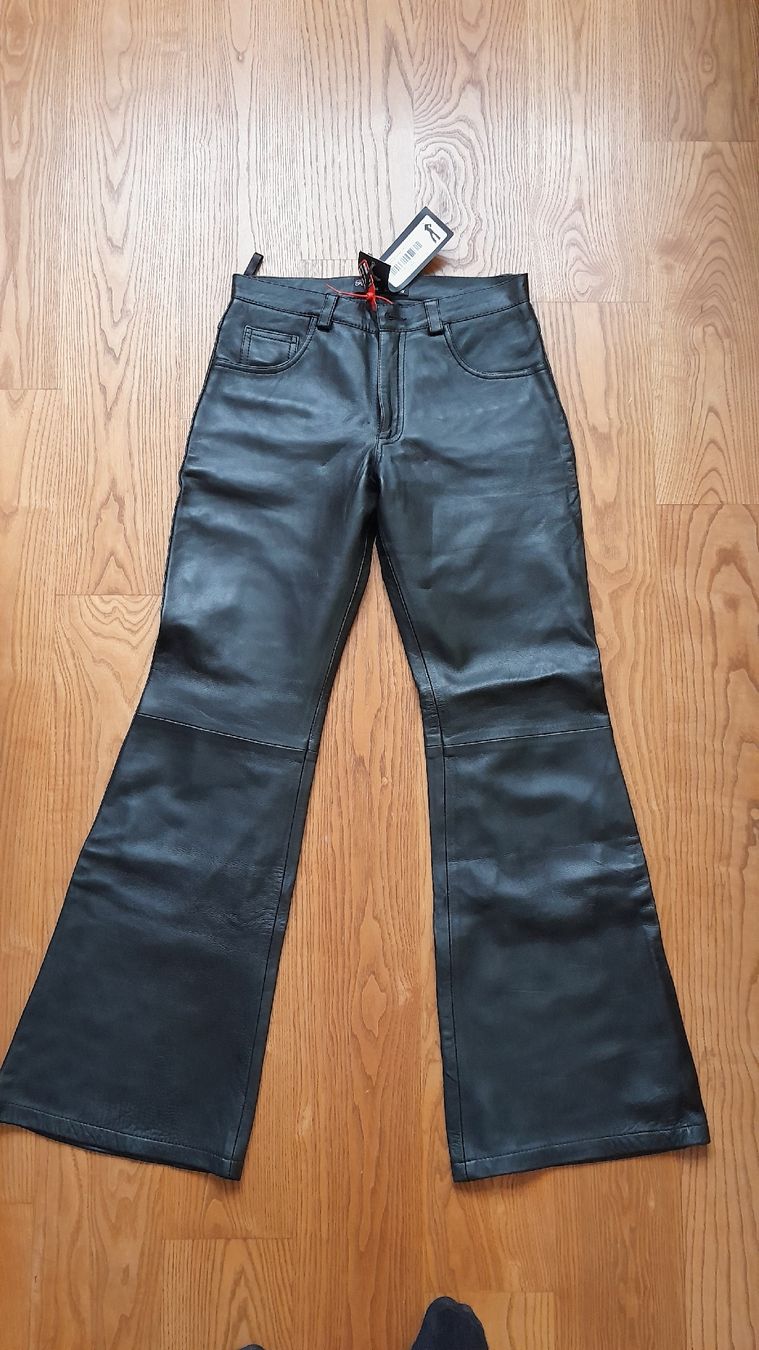 Hosen: Lederhosen, Schlaghosen, Flared – Neu und originalverpackt aus Innerthal von System_of_a_down