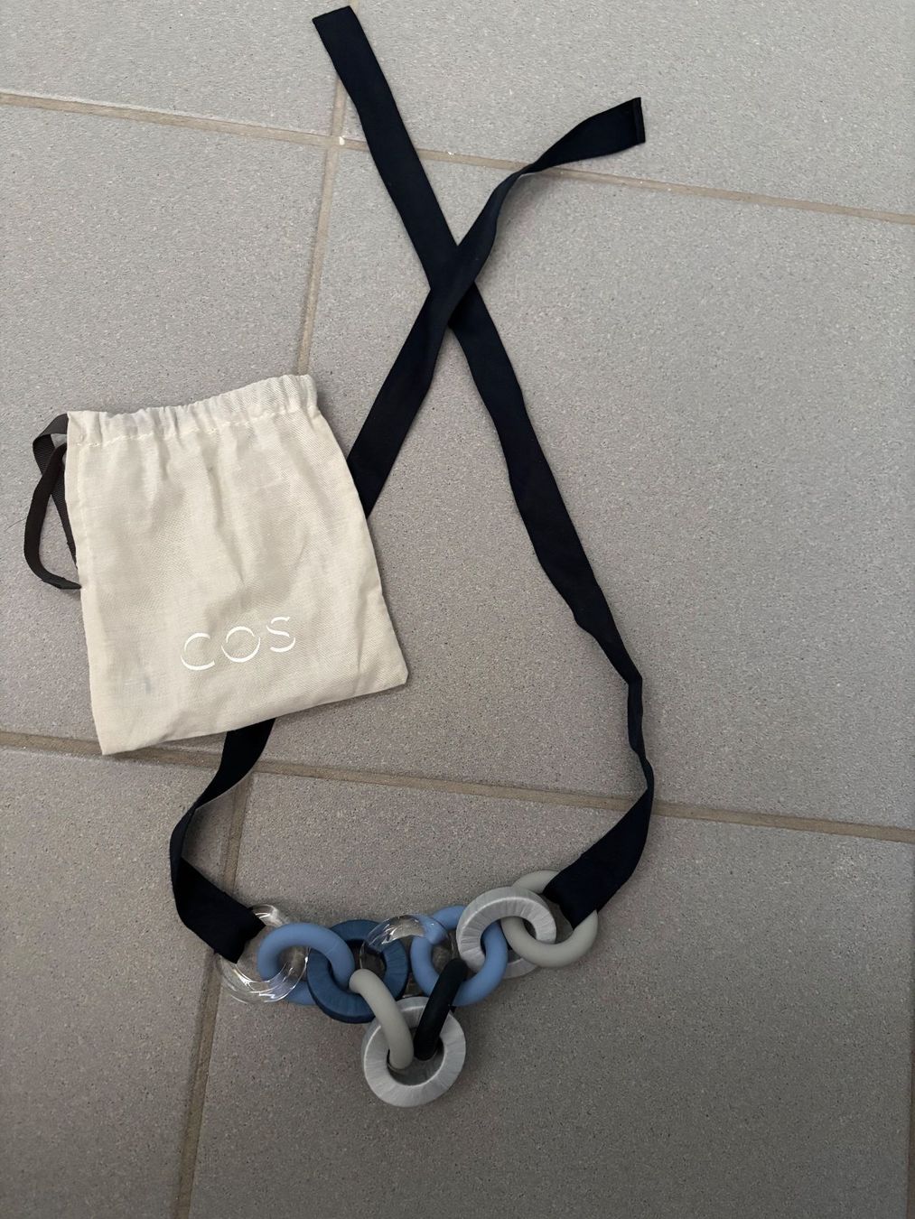 Cos Catenine: COS Kette mit Bändern, blau/grau – Nuovo (secondo la descrizione) da Wangen ZH venduto da Mahmood11 4