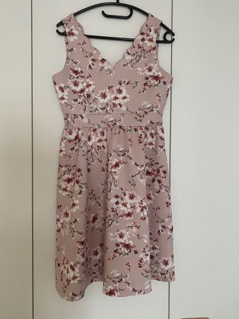 Hübsches Kleid im floralen Look Gr 36