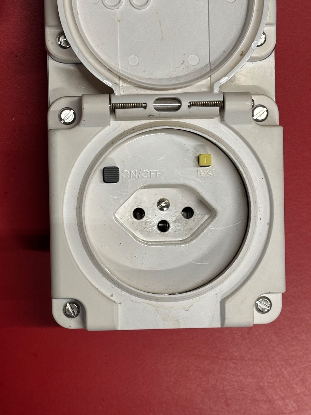 Feller Stecker: FELLER Aussensteckdose mit Schalter IP 55 – Gebraucht aus Winterthur von ReUse_Baumarkt 1
