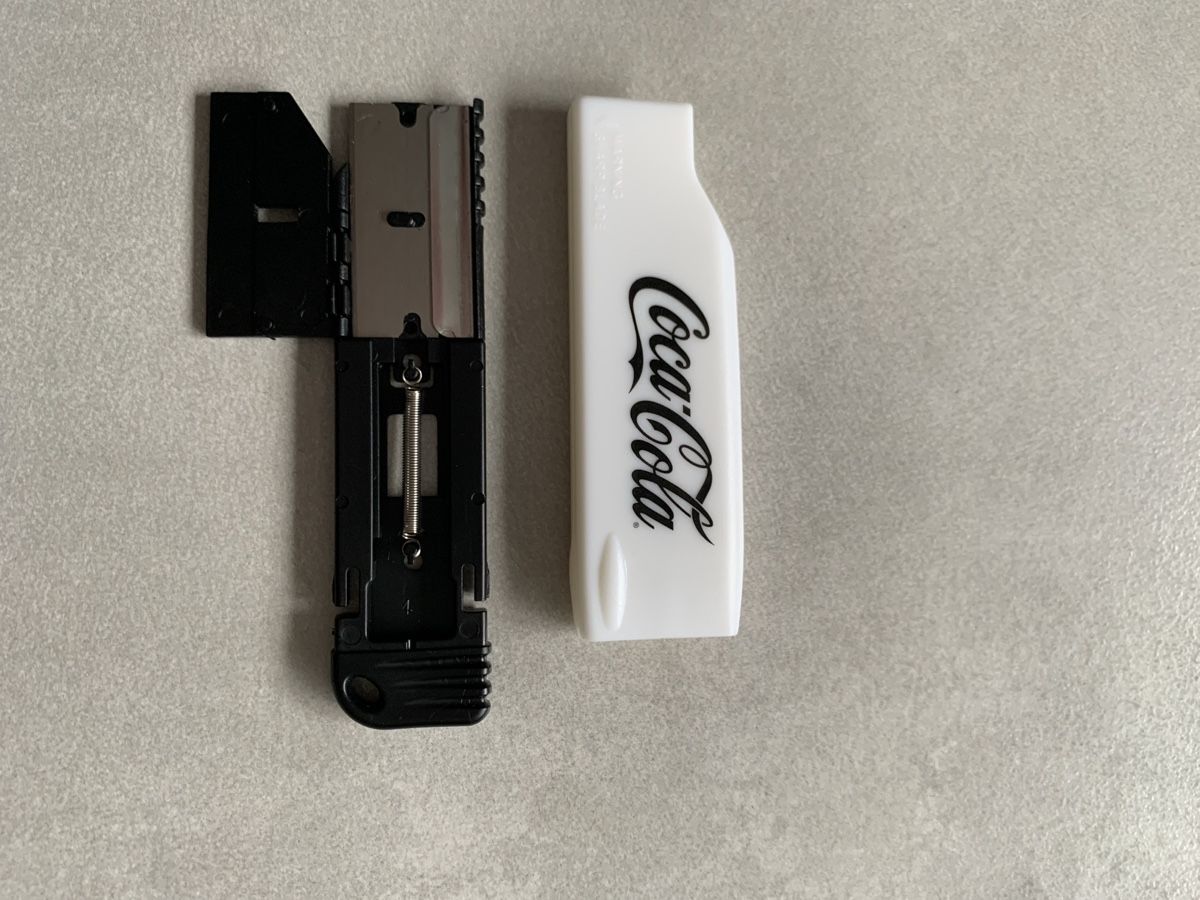Tutti gli attrezzi: Coca-Cola Cuttermesser – Nuovo e nell'imballaggio originale da Zuzwil SG venduto da alfaromeo159ti 2