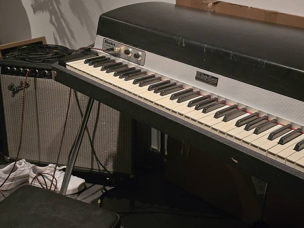 Fender Rhodes Mark1 & Fender Verstärker mieten (Gebraucht) in Appenzell ...