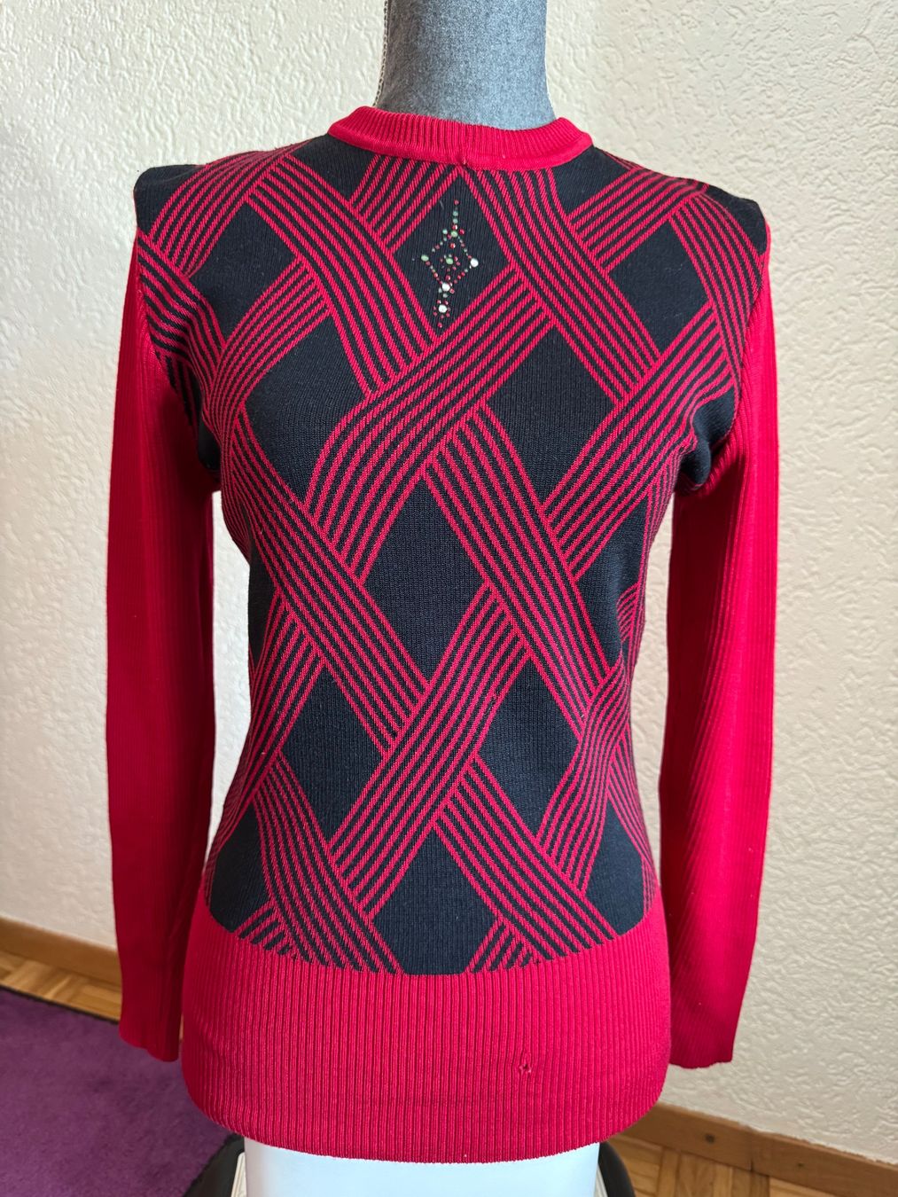 Maglioni & Felpe: Roter Vintage Strickpullover mit Muster Grösse S – Usato da Frenkendorf venduto da Style365
