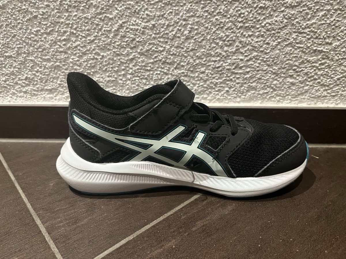 Asics Scarpe per ragazzi: ASICS Laufschuhe - Kinder Grosse 30 – Usato da Ehrendingen venduto da emm_7d8k 7