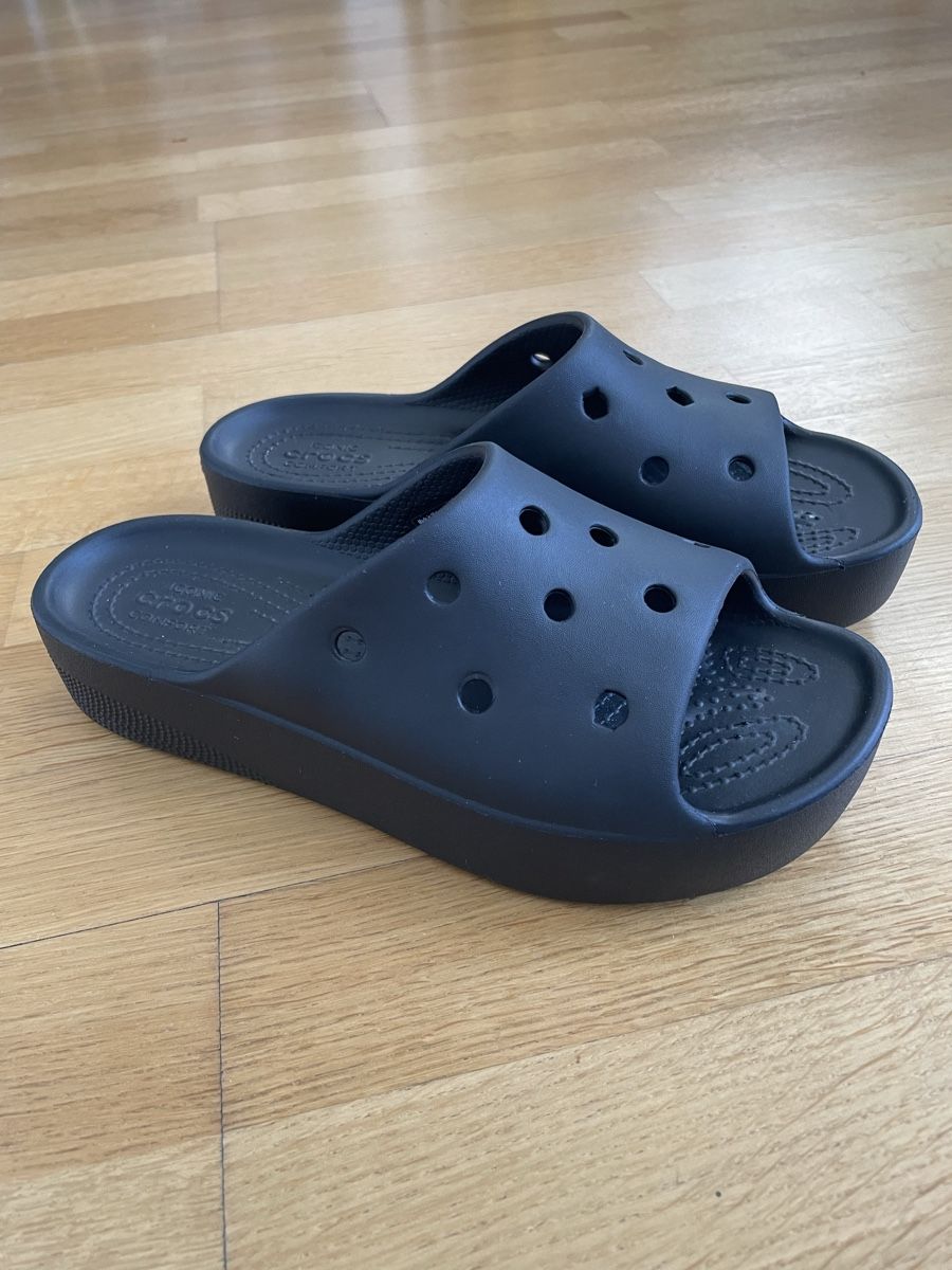 Crocs Scarpe da donna: Crocs Classic Platform Slide, Grösse 37, schwarz – Nuovo (secondo la descrizione) da Jona venduto da Livelotte8