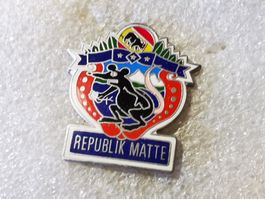Ansteckpin 133: Republik Matte