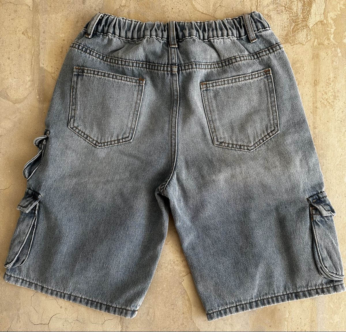 Pantaloni: Short cargo en jean élastique avec poches – Nuovo (secondo la descrizione) da Grône venduto da Amte73 1
