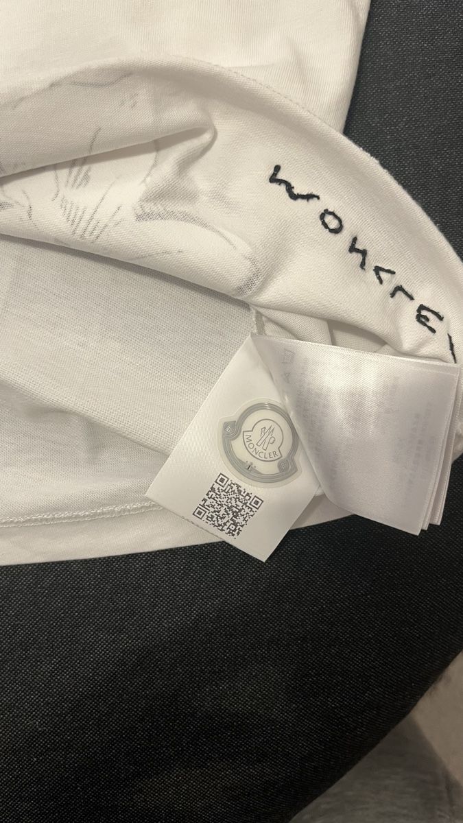 Moncler T-shirt: Moncler t-Shirt – Nuovo (secondo la descrizione) da Baden venduto da Car_lio09 4