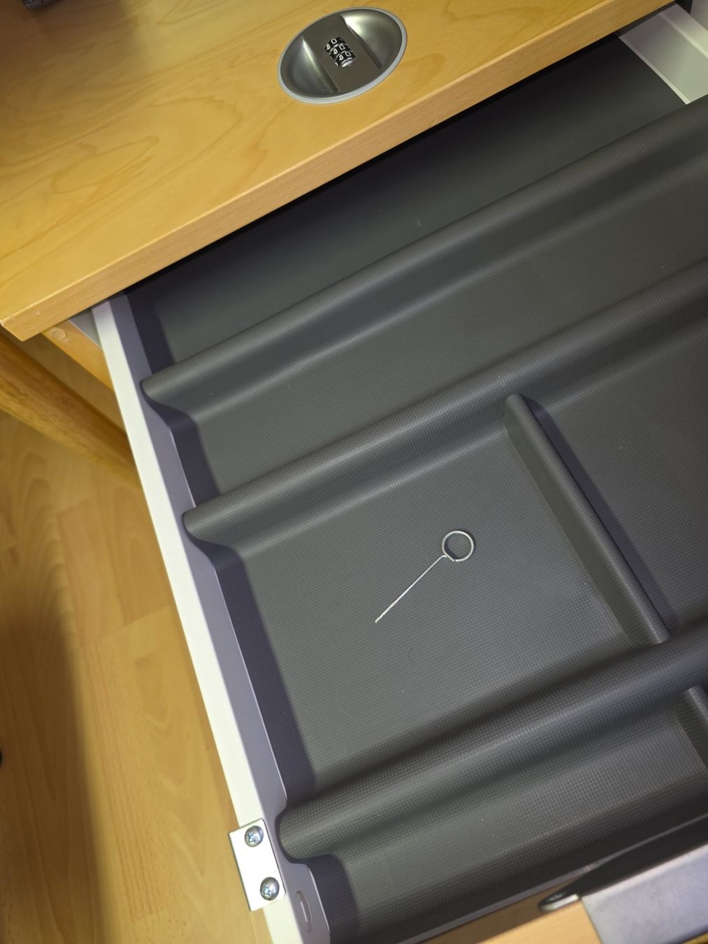 Ikea Banconi: GALANT Ikea Büromöbel / Korpus abschliessbar mit Code 🔑 – Usato da Madiswil venduto da Axenia01 2