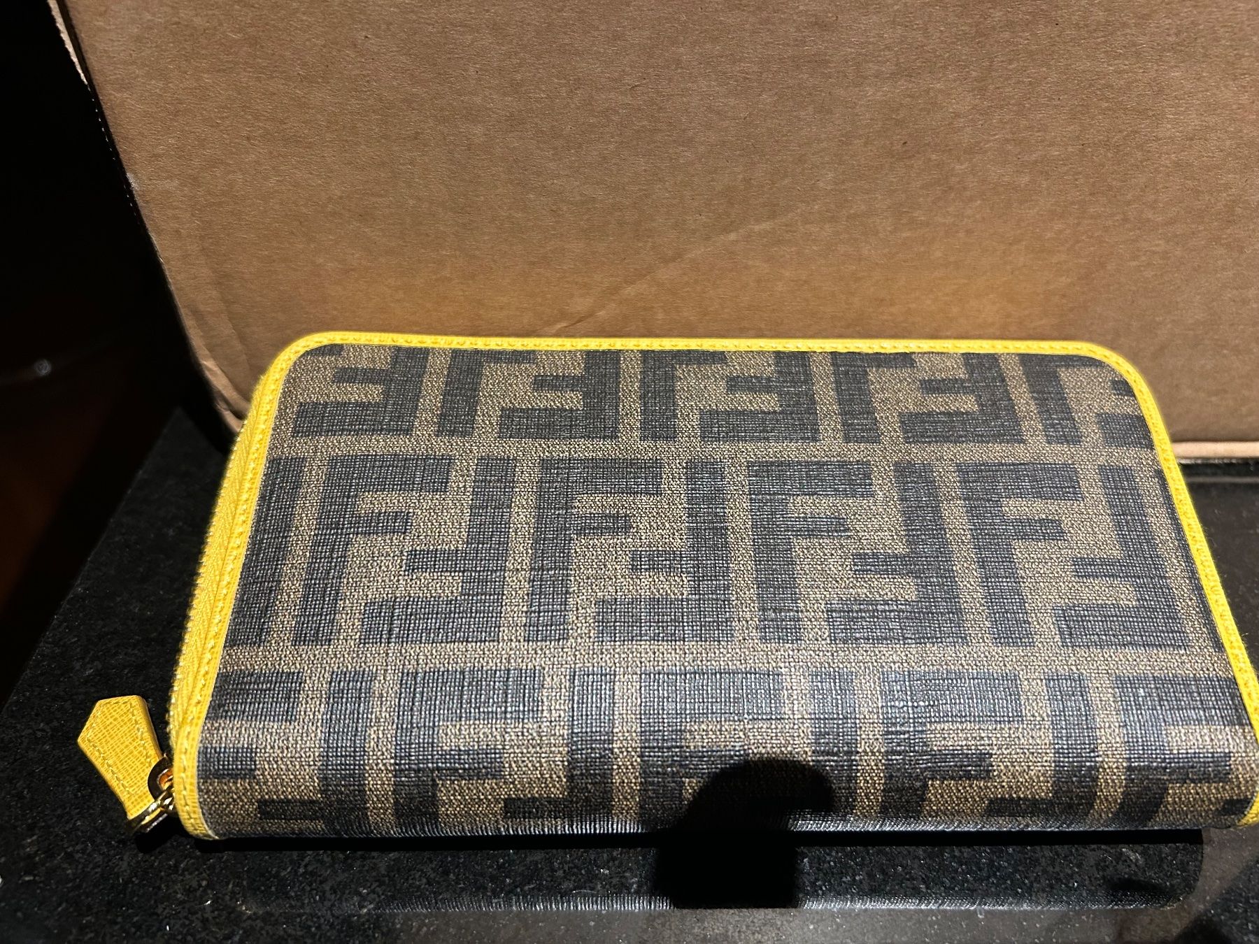 Fendi Portamonete: Fendi Portemonnaie – Usato da Zumikon venduto da Uranus88