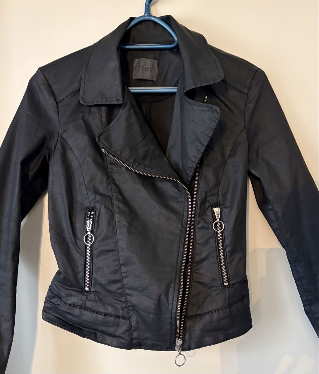 Guess Giacche: Veste noire Guess - taille S – Nuovo (secondo la descrizione) da NYON venduto da jeks