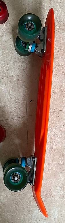 Skateboards: Skateboard aus Plastik – D'occasion à Basel par gee_c6vd 1