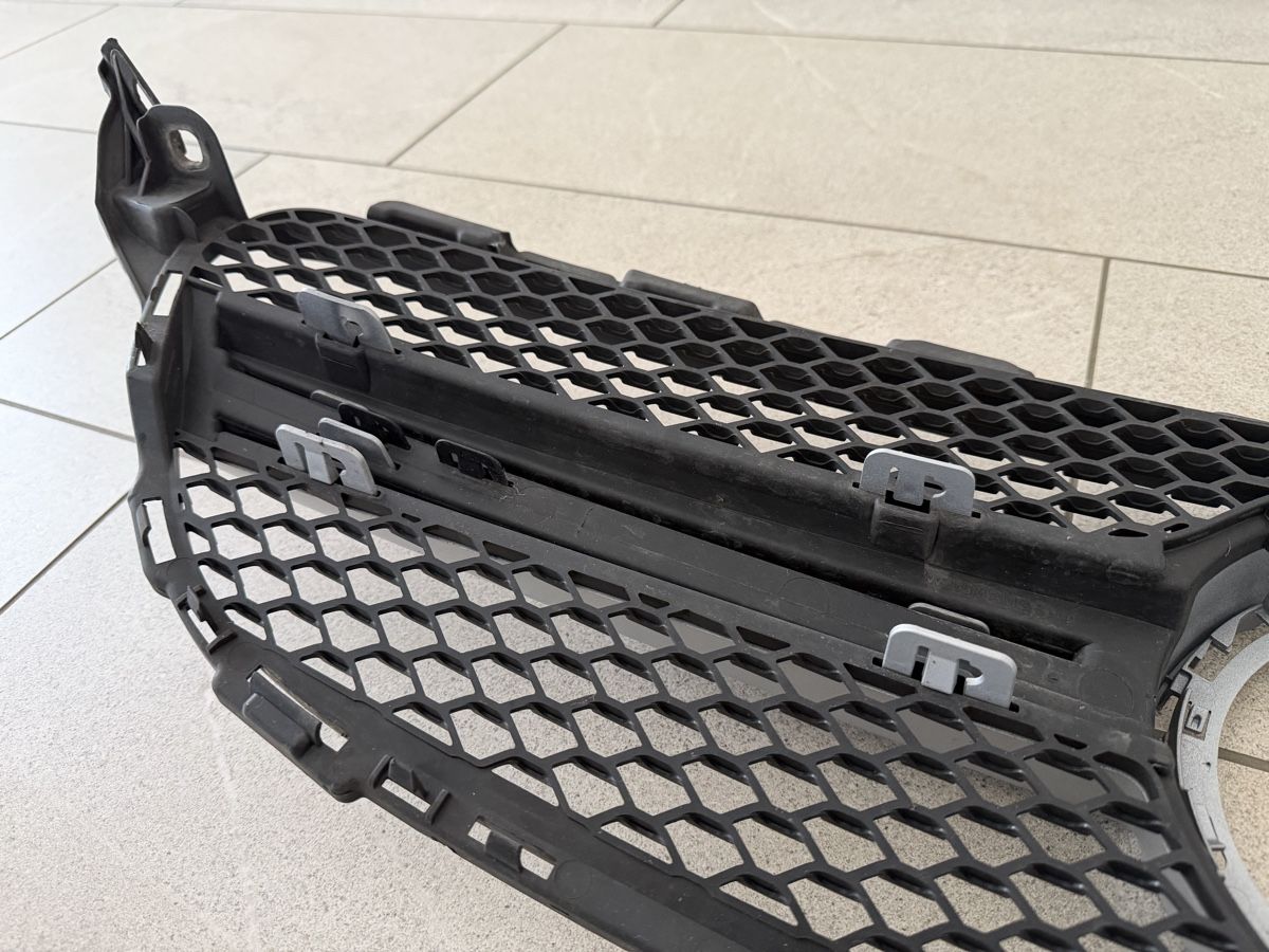 Mercedes-Benz Tutti pezzi di ricambio auto: C43 AMG Grill – Usato da St. Gallen venduto da wastmo 5