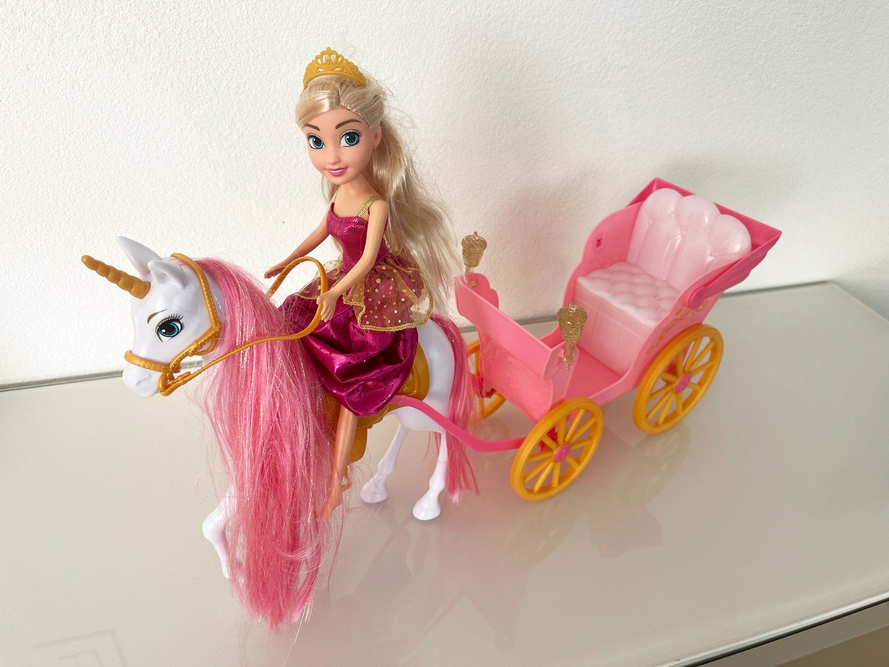 Bambole: Poupée Princesse avec cheval et calèche – Usato da Lausanne venduto da BeyondStories 2