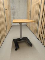 Elan Holztisch auf Rollen 50x76x54cm