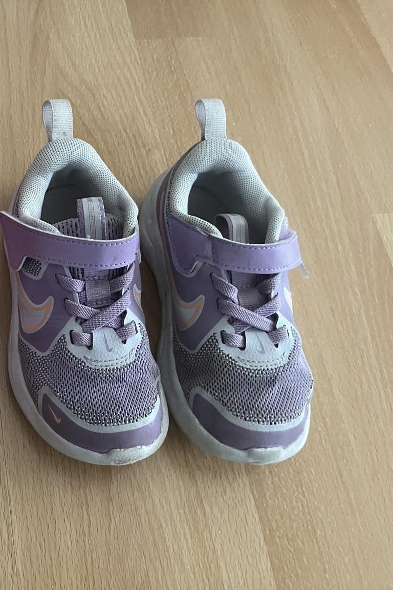 Nike Scarpe per ragazze: Nike Sneakers Gr. 25 – Usato da Aarau Rohr venduto da Sara039