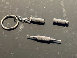 🎩 Mini Tool Vintage Anglais – Tournevis Porte-Clés