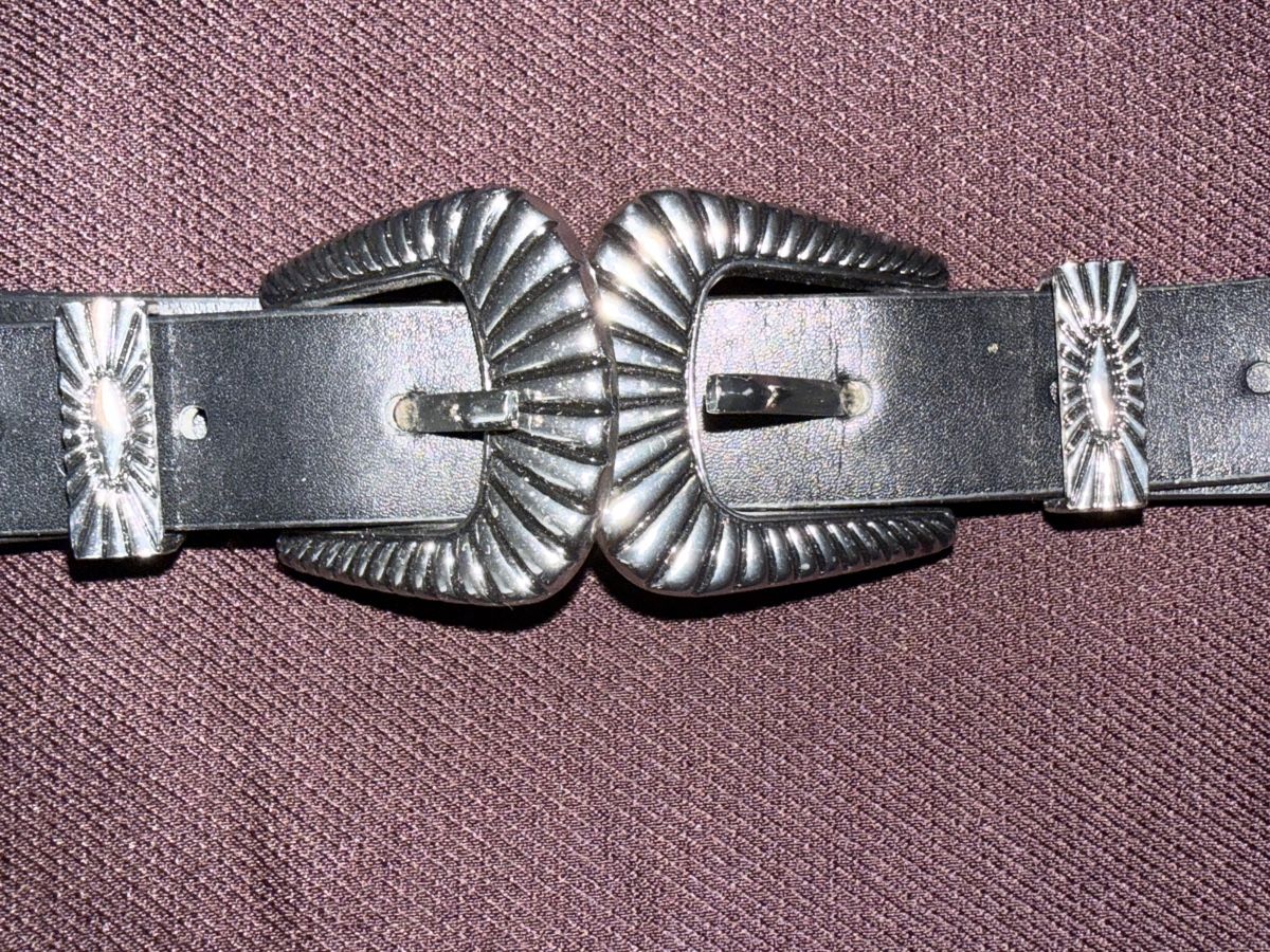 Ceintures: SCHWARZER LEDERGÜRTEL MIT WESTERNSCHNALLE – D'occasion à Schlieren par kle_dis 1