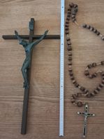 Kruzifix mit Kette und kleinem Kreuz 