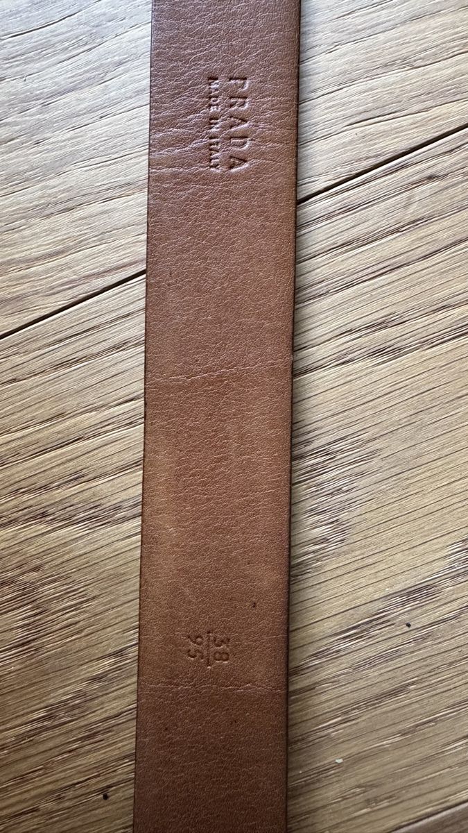 Prada Gürtel: Prada Leather Belt – Size 38/95 - Stylish Fall Accessory – Gebraucht aus Andermatt von stark19 2