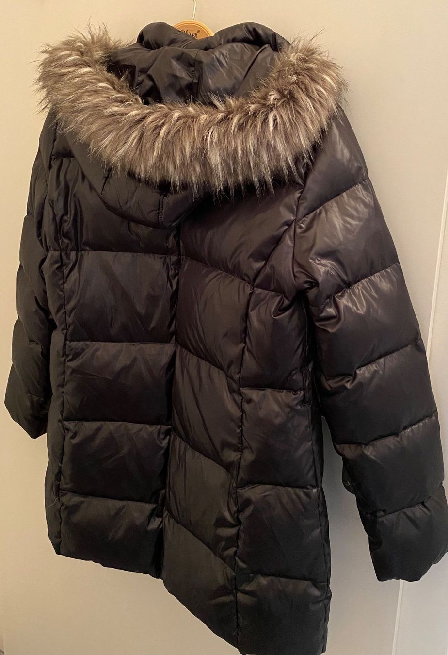 DKNY Cappotti: DKNY schwarzer Daunenmantel Gr. L – Usato da Embrach venduto da Lieblingszeugs 1