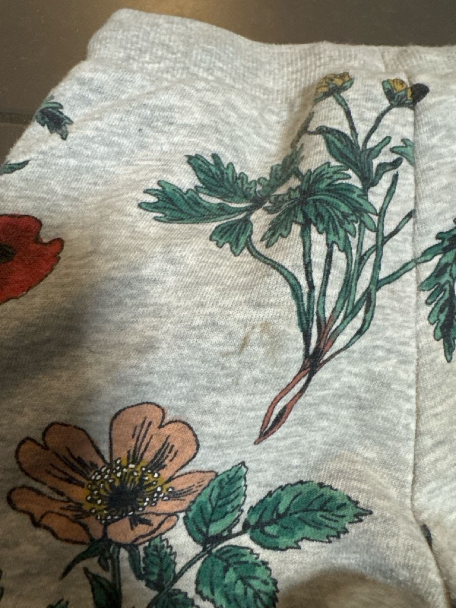H&M Hosen: H&M Hose grau Blumenmuster Grösse 104 – Defekt aus Zürich von Belisimo 3