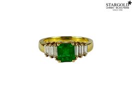 18K - 750 Goldring mit Diamanten und einem Smaragd