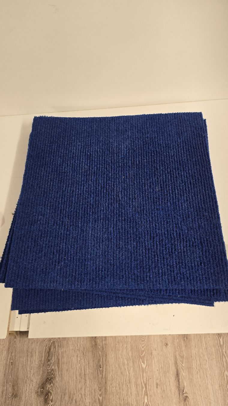 Tapis: Teppich blau 1.5m2 – D'occasion à Tuggen par Santasbag