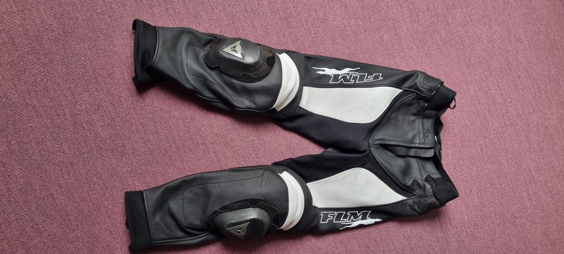 FLM Completi & Tailleur: Motorradkombi Leder FLM, neuwertig – Nuovo (secondo la descrizione) da Leimbach AG venduto da brudem 5