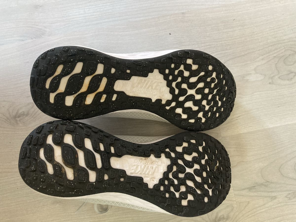 Nike Schuhe für Mädchen: Turnschuh Nike 36 – Gebraucht aus Amden von Karplusan 3