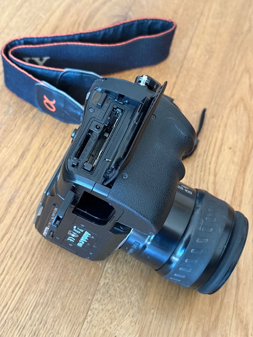 Sony Fotocamera: Sony Alpha 700 a700 mit Objektiv DSLR – Usato da Igis venduto da pra_7h5k 2