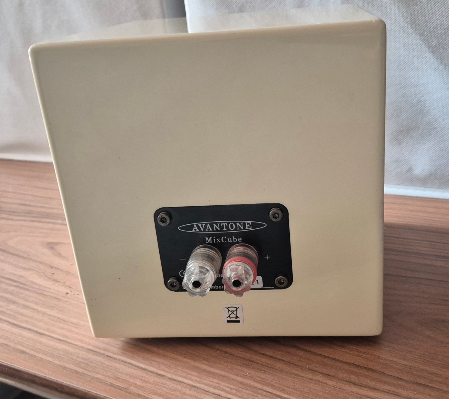 Casse acustiche: Avantone MixCube  ( 1stk Passiv) – Usato da Widnau venduto da Samael_5 1