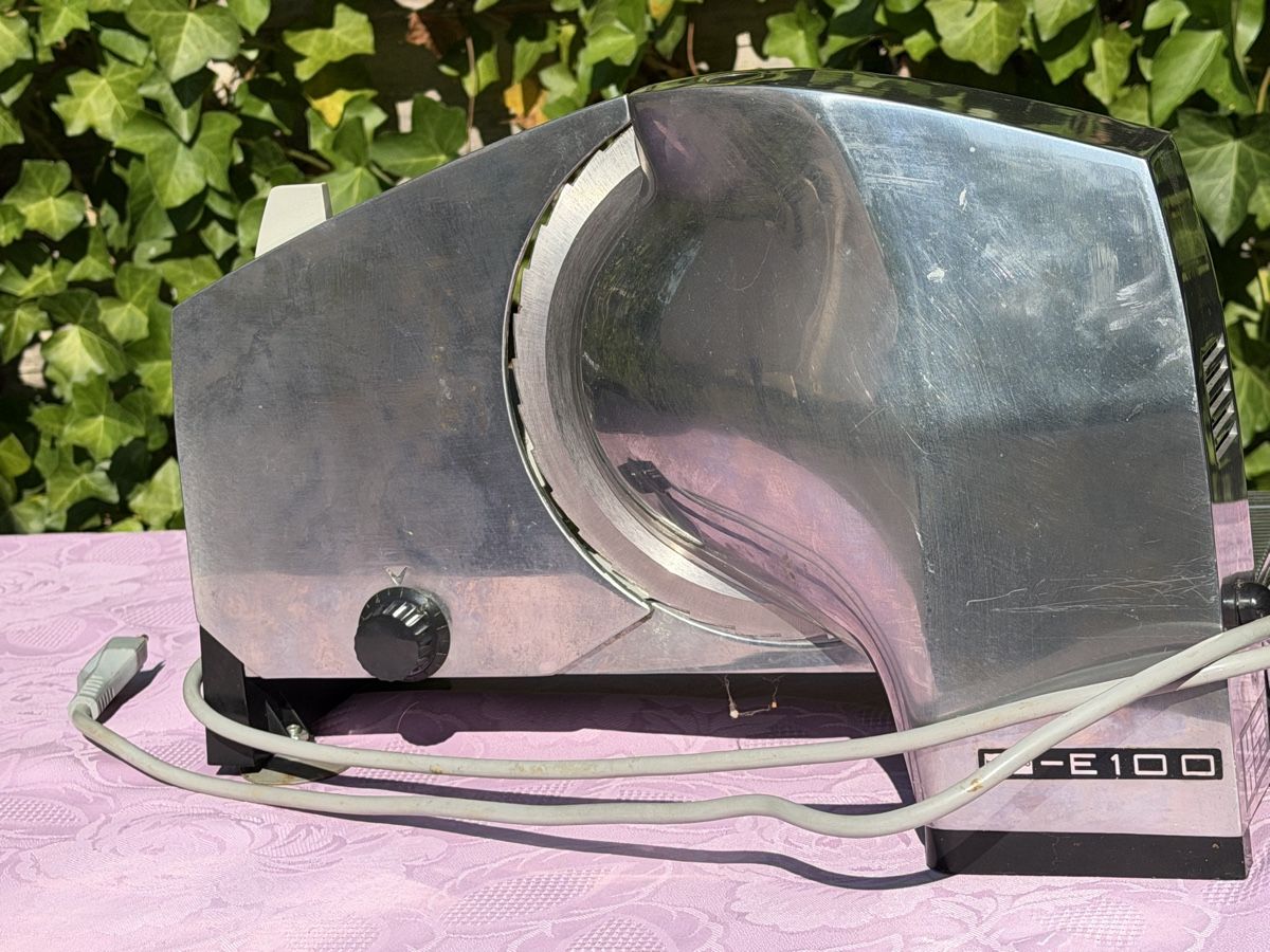 Küchengeräte: Schneidemaschine elektrisch gebraucht – Gebraucht aus Fraubrunnen von Manalikulu 1