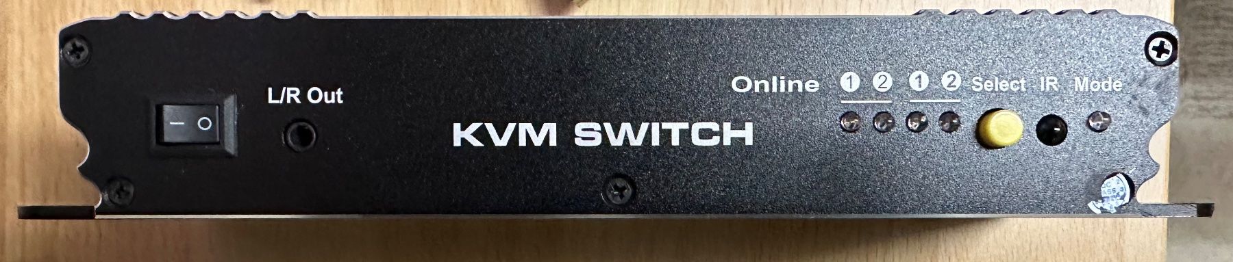 Hubs & Switches: TESmart 2 Port HDMI KVM Switch 4K - HKS0201B2U – Gebraucht aus fribourg von gatoa 1