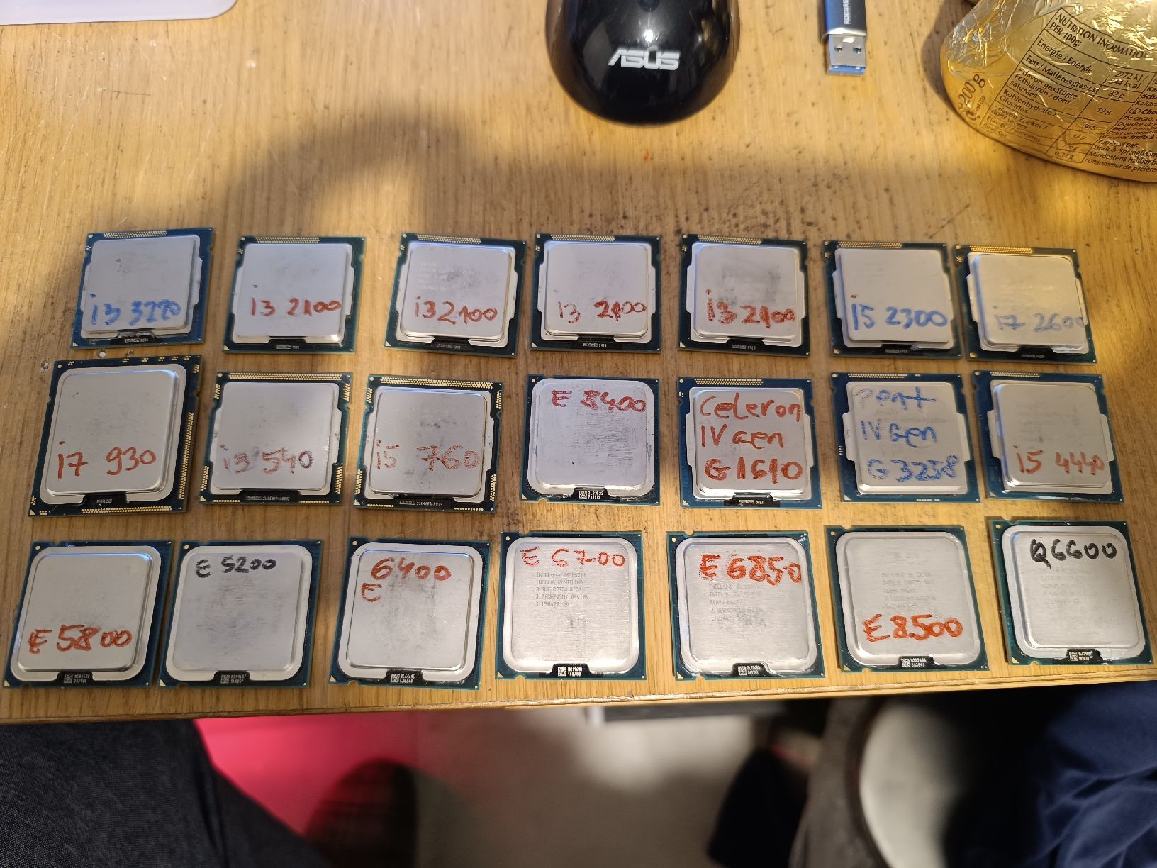 Intel Componenti elettronici: Lot de 21 processeurs – Usato da Vucherens venduto da vihor