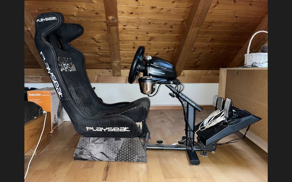 Playseats Stuhl mit Thrustmaster Pedale, Lenkrad & Schaltung Kaufen auf Ricardo
