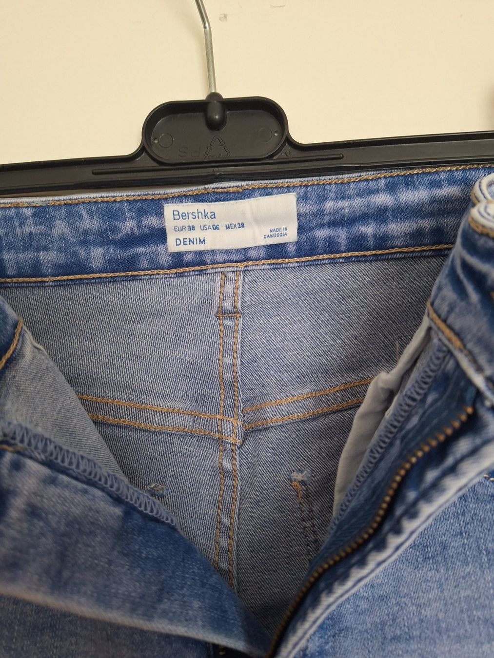 Bershka Jeans: Jeans Bershka taille 38 – Nuovo (secondo la descrizione) da Lausanne venduto da anta-123 1