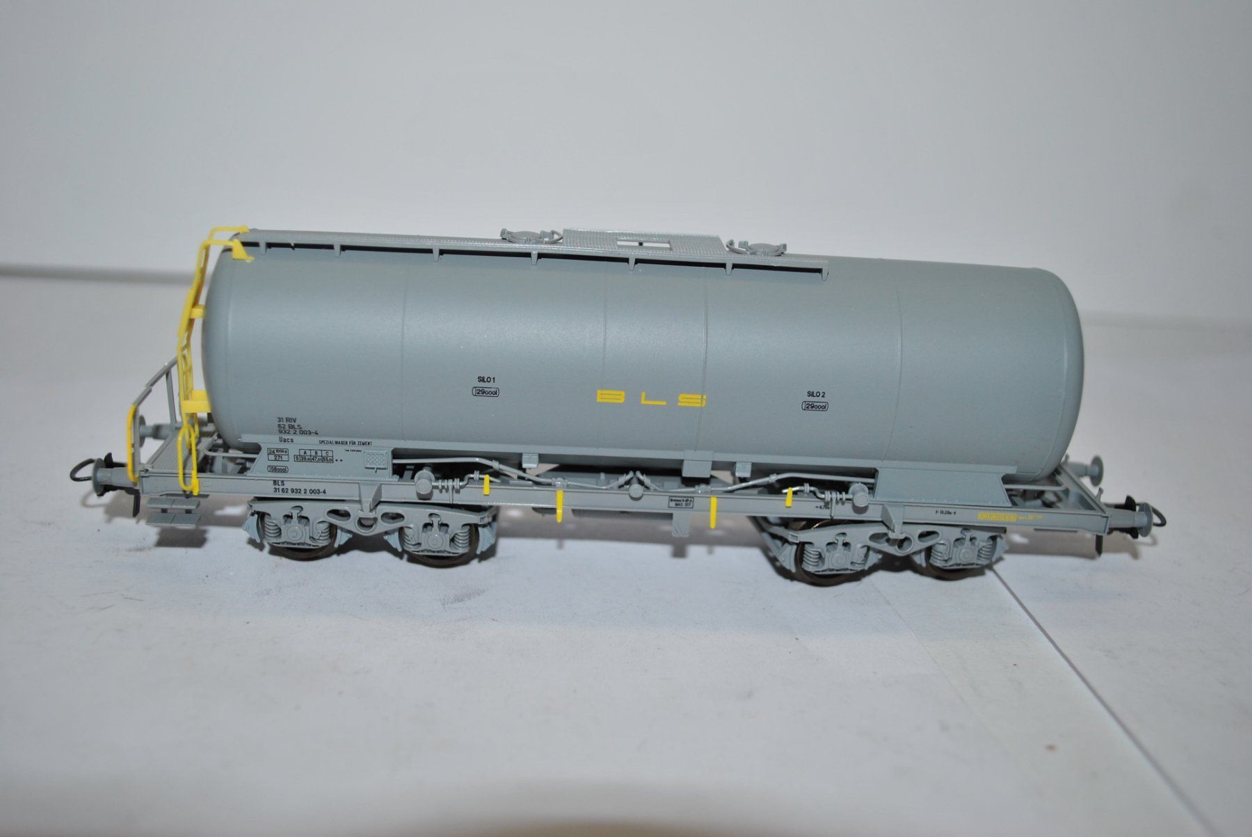 Roco Modelleisenbahnen: Roco Staubsilowagen BLS (MBA374) – Gebraucht aus Aarwangen von Bahnsupport