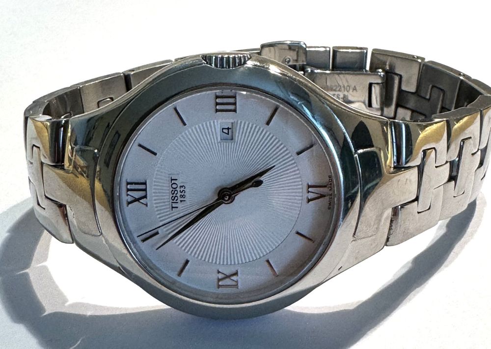Tissot Damenuhr T 12  Ref. T 082 210 A Edelstahl, Quarzwerk 2